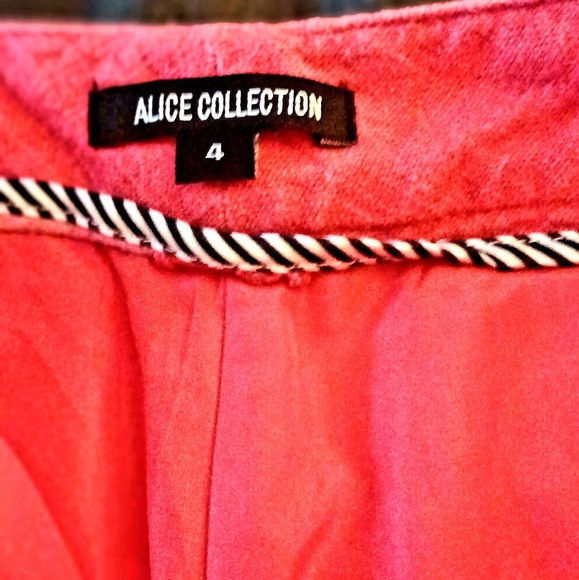 BOGO FREE NWOT Alice Collection Scalloped Hemline Coral Shorts Size 4 - Picture 2 of 7